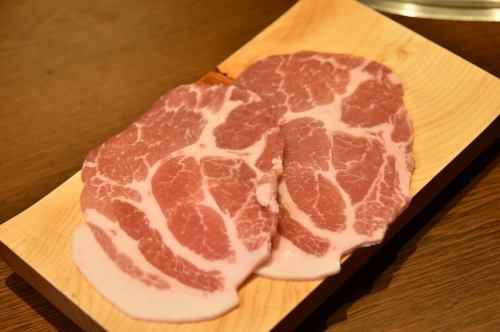 Mugikomachi pork pork shoulder loin (2 pieces)