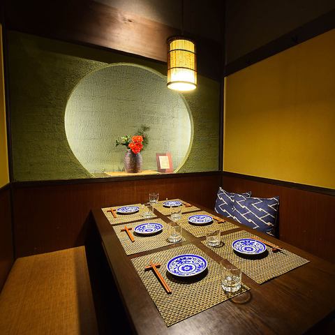 在輕鬆的現代日式空間中享用獨特的美食◎