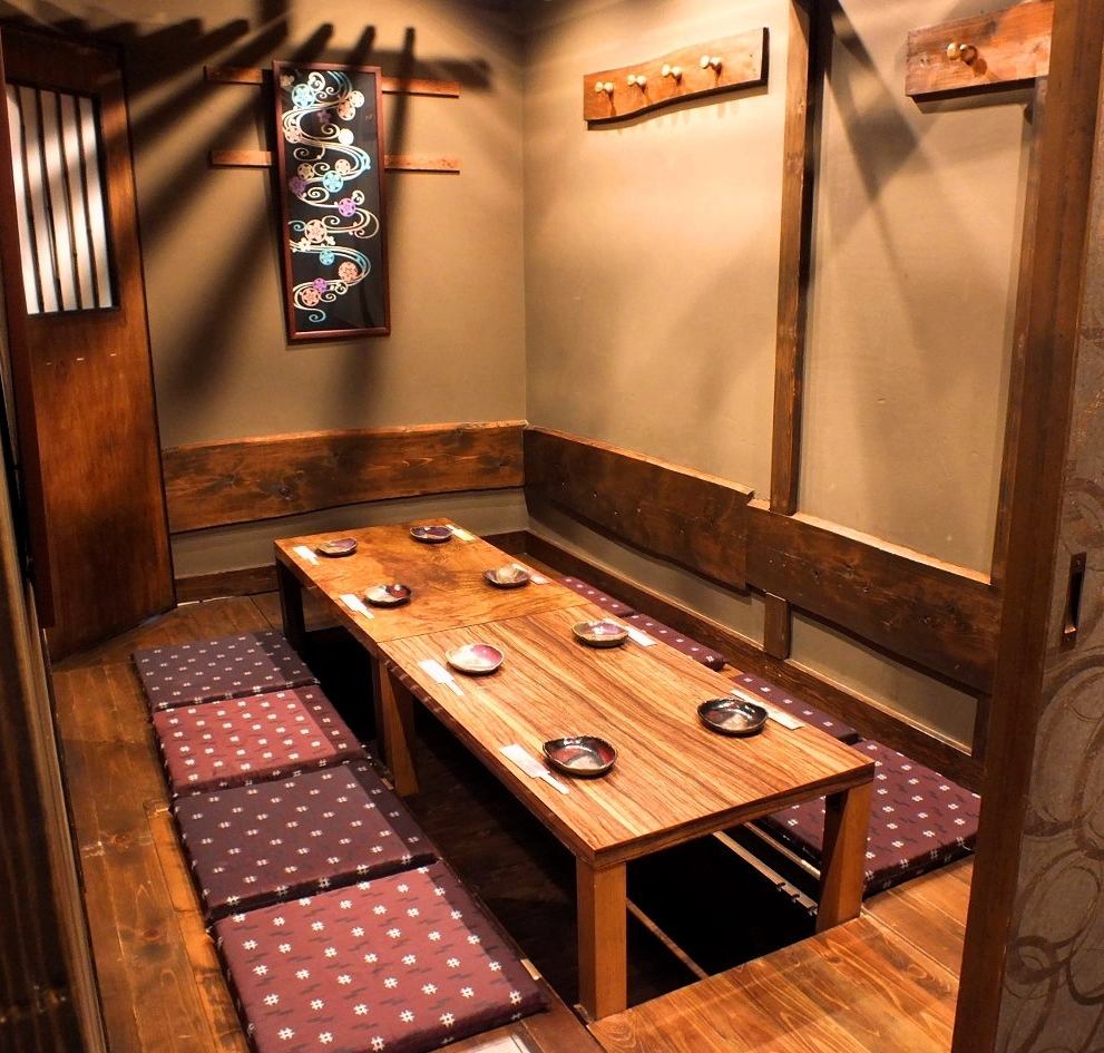 最多可容纳 24 人的私人房间。课程从 4500 日元起
