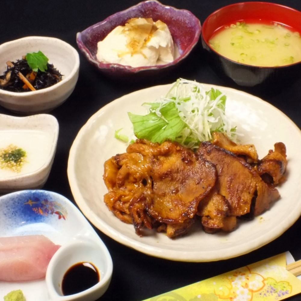 11：30～ランチも営業しております。ランチ定食700円(税込)