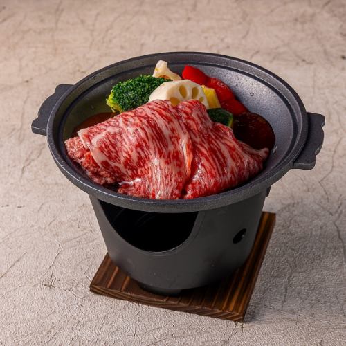 北海道食材の陶板焼きや逸品、道産和牛を使用した当店イチオシの創作料理を地酒とともにお楽しみください♪