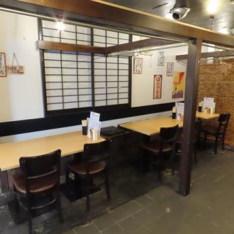 連結可能なテーブル席もございます