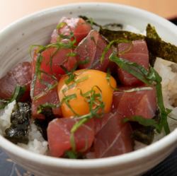 小さいまぐろ漬け丼