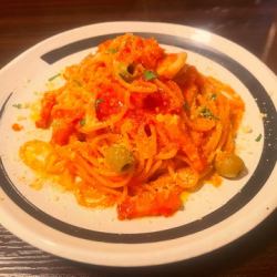 トマトソースパスタ