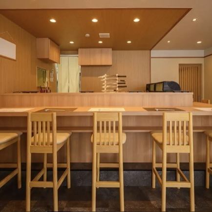 【此处仅接受午餐座位预订】