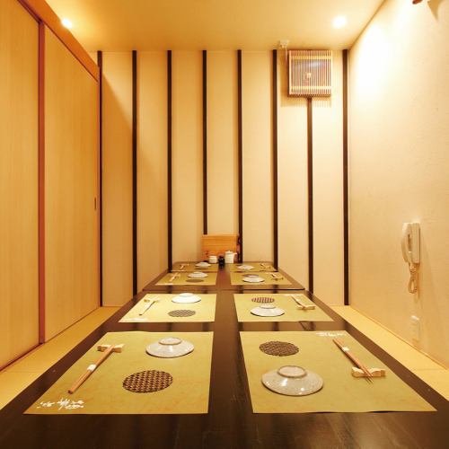 <p>There are a large number of digging tatami mats in a fully private room that can accommodate up to 4 to 12 people.In a calm Japanese space, you can use it for a wide range of scenes including entertainment and banquets, family meals, dates.</p>