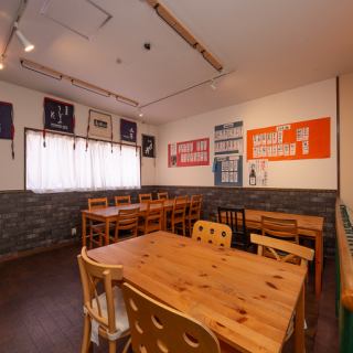 【企業様のご宴会におすすめ♪】木の温もりを感じさせるインテリアが心をほっと落ち着かせてくれるような印象です。