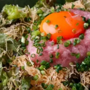 2.ねぎとろパリパリサラダ