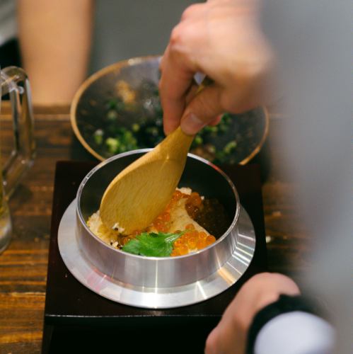 出汁香る絶品釜飯