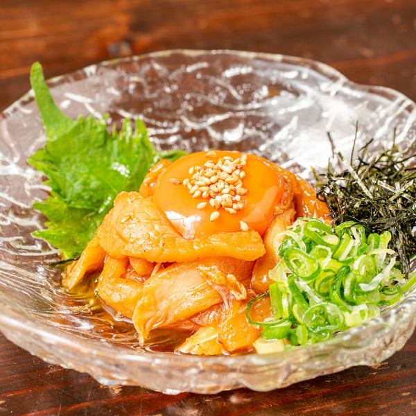 【当店自慢】鹿児島ブランド地鶏 黒さつま鶏の笹身レアユッケ 968円（税込）