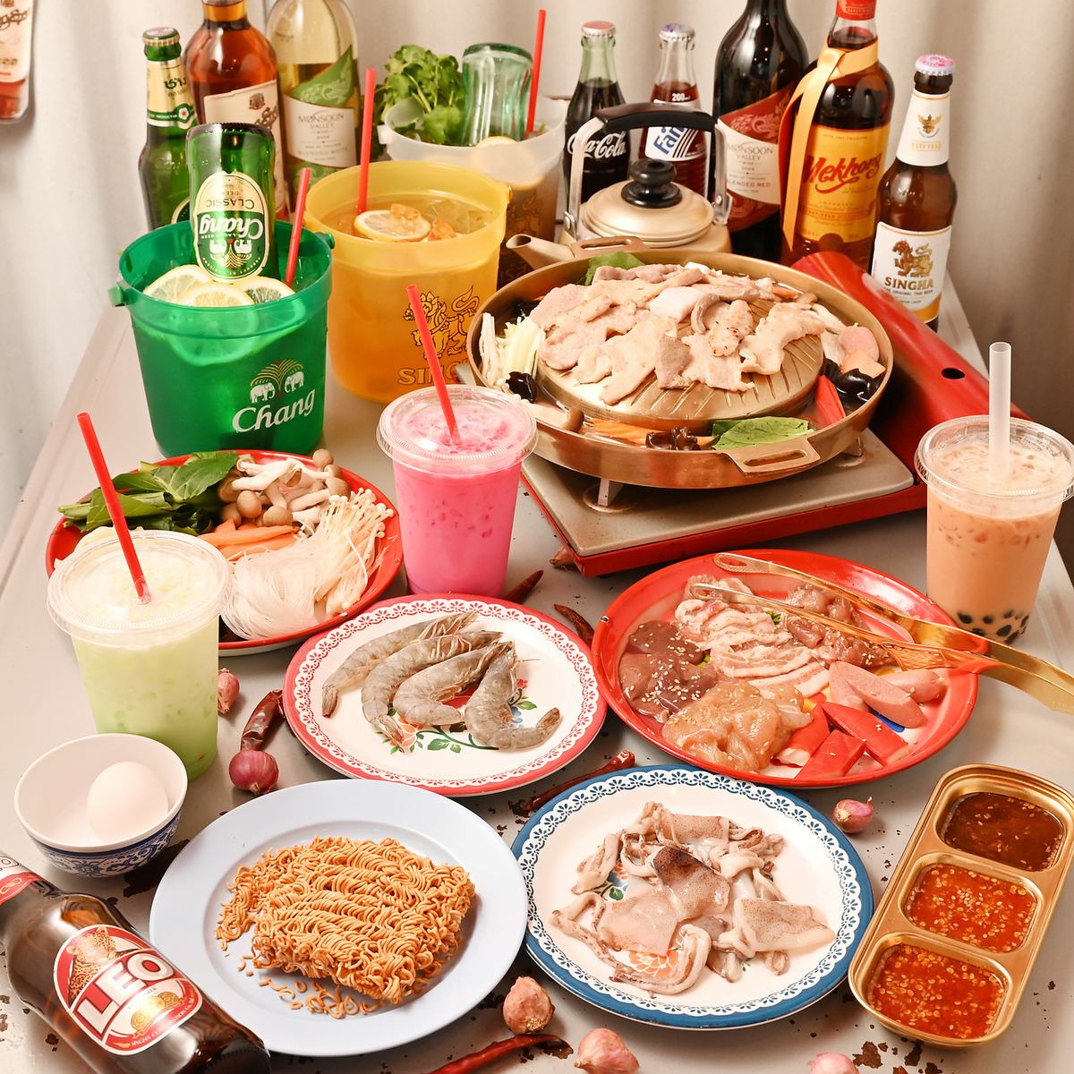Bangkok Mooka Tau is where you can enjoy Instagram-worthy drinks and authentic Thai cuisine!