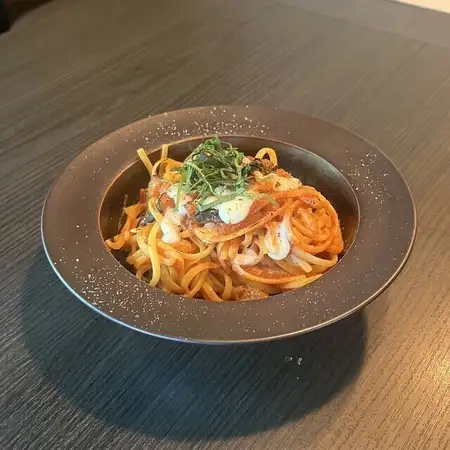 窯焼き茄子と南高梅のアラビアータ 水牛モッツァレラ添え