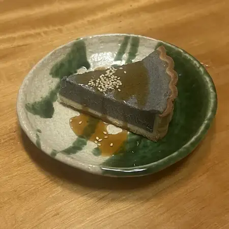 濃黒胡麻チーズタルト