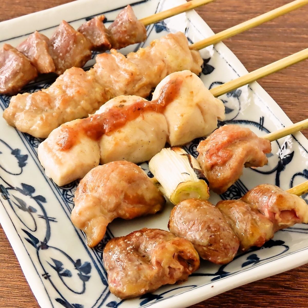 こだわりの火入れ＆味付。大山鶏を使った焼き鳥がイチオシ！