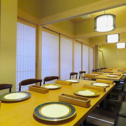 完全個室のテーブル席は最大22名様までご利用可能！各種ご宴会は店舗までご相ください！