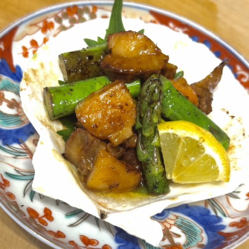 殻付きホタテのアスパラバターソテー