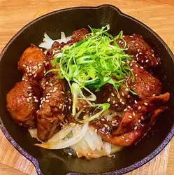 牛ホルモンの味噌ダレ炒め（レバー・ハツ・小腸）