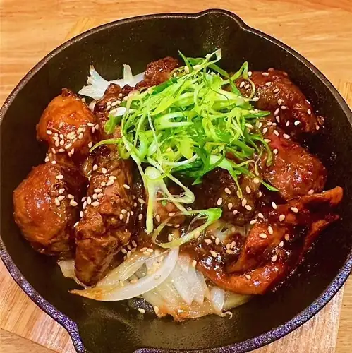 牛ホルモンの味噌ダレ炒め（レバー・ハツ・小腸）