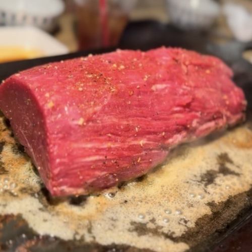 ド迫力！ヒレ肉ブロック焼