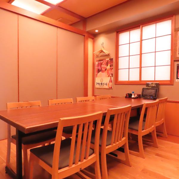 [2nd floor: Semi-private room with sunken kotatsu and fully private room] There are 3 semi-private rooms with sunken kotatsu seating for 4 people.5 completely private rooms that can accommodate 4 to 4 people.The entire floor can accommodate around 50 people ☆ The private and semi-private rooms can be used for private and official occasions, and the private rooms can also be used as a large hall by opening the sliding doors ♪ For banquets ◎