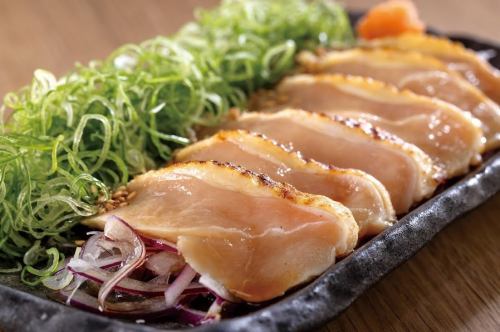 Chilled seared chicken breast covered in green onions, choose your flavor from Hyuganatsu ponzu/ginger sweet soy sauce.