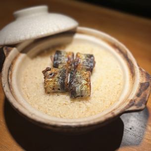 Seasonal earthenware pot rice (bamboo shoots or clams)