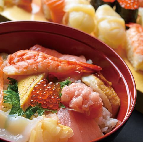 ぷりぷりの海鮮を贅沢に堪能。具沢山・大迫力の海鮮丼はまさに彩り豊かな海の宝石箱!