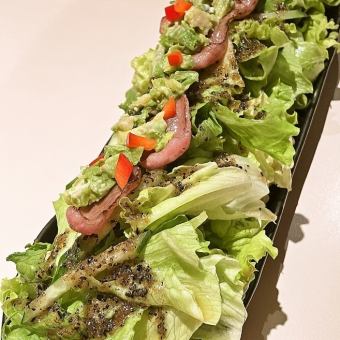 炙り特選ロースとアボカドサラダ