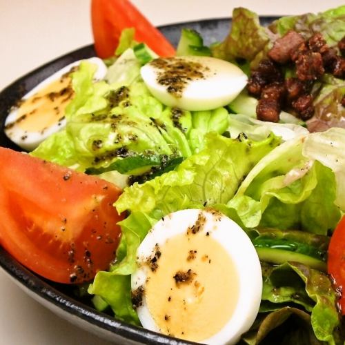 【大人気！】絶対食べなきゃ損！！ヘルシーに楽しめる「まっちゃんサラダ」858円(税込)