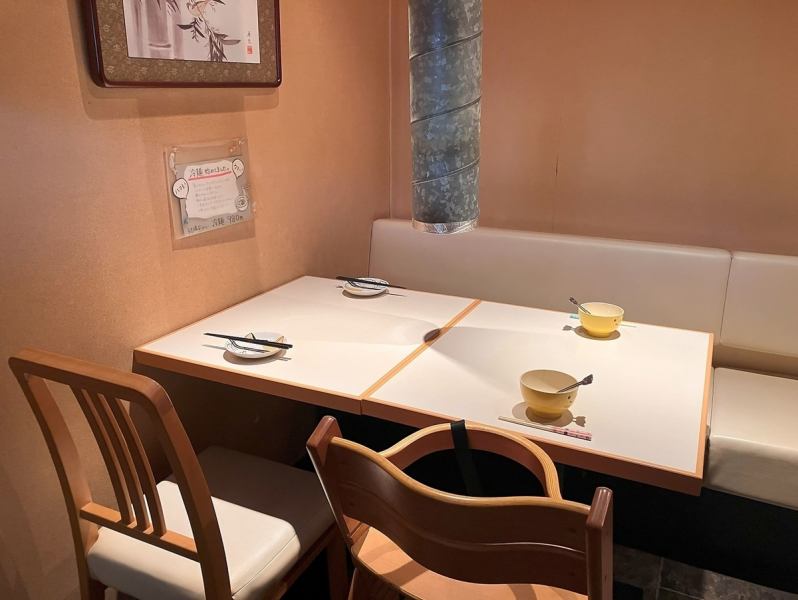 【お子様連れOK！家族でのご利用におすすめ】知る人ぞ知る、志村坂上で人気の焼肉まっちゃん。すべてのメニューにクレジットカードOKです。白を基調とした清潔感ある店内です。お子様用の椅子も完備しているので、小さなお子様連れの方もご安心ください◎七輪で焼くこだわりのお肉は、家族でシェアするのにもピッタリ◎