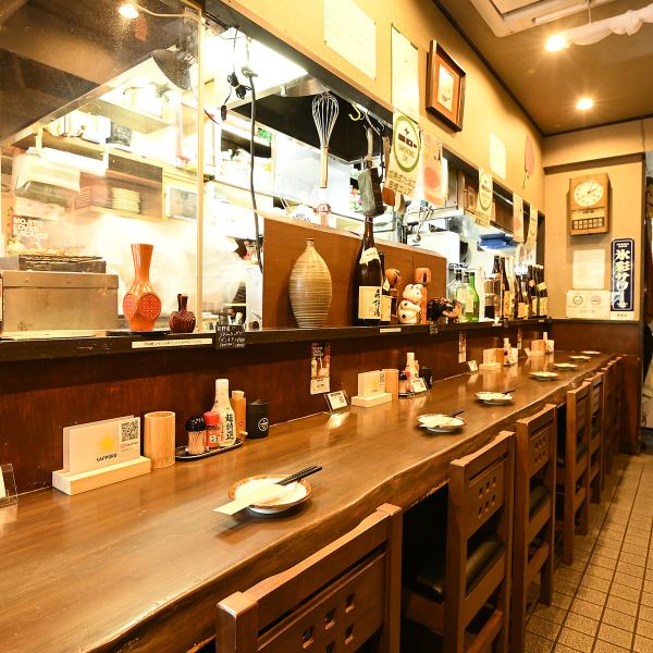 [Feel free to chat with the staff (^^)] The counter seats are very popular among both men and women.It is possible to smoke heated tobacco.Talking across the counter is also fun♪