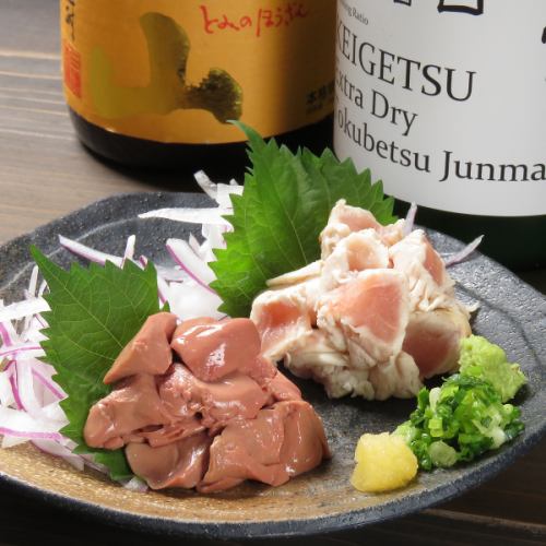 ■Please feel free to enjoy the extremely fresh chicken sashimi! ``Two types of chicken sashimi''