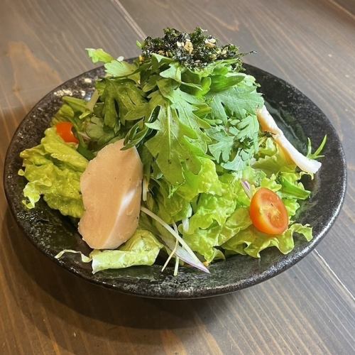 [Winter menu] Shungiku and steamed chicken salad