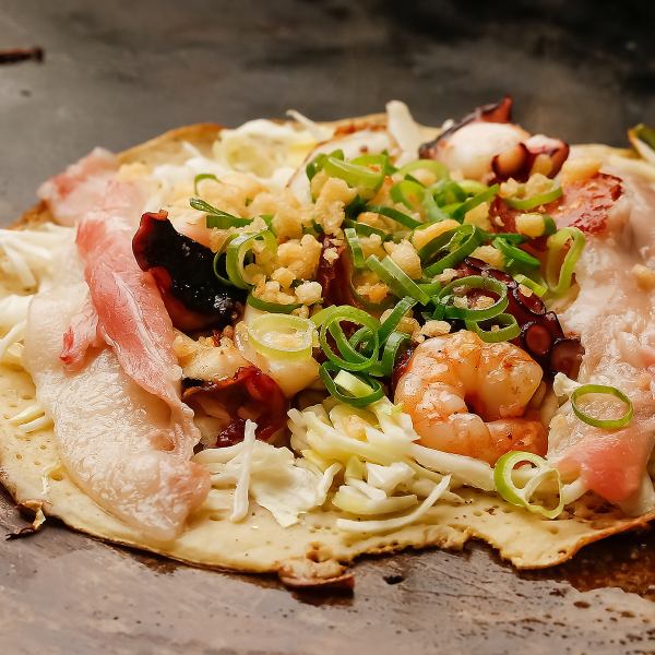 【粉もんの豊富なラインナップ!】ふわふわ生地のお好み焼きやこだわり麺のモダン焼き等豊富にご用意☆