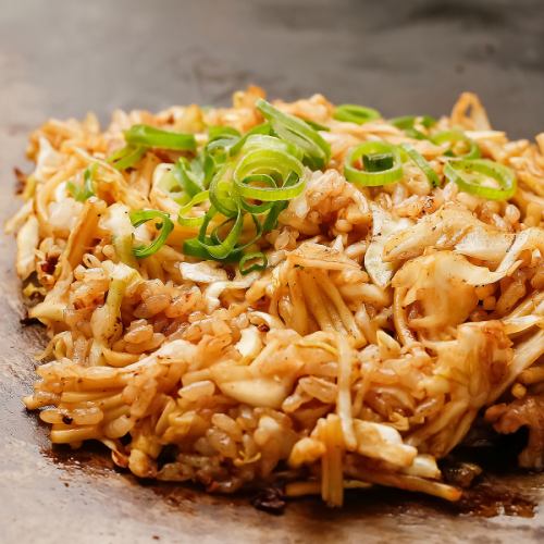 【ホタテバターやトンテキなど♪】お好み焼だけじゃない！豊富な自慢の鉄板料理がお酒との相性抜群☆