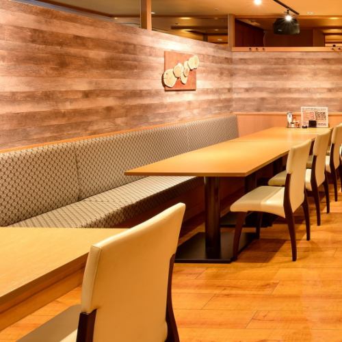 <p>Spacious table seats are OK for up to 16 people! Please use it for lunch, banquets, welcome parties, farewell parties, and various dinner parties.</p>