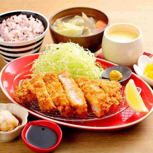 A tray of kamikomi pork cutlets and edible vegetable miso soup