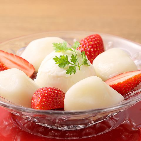 Tokachi Confectionery's Shiratama Strawberry Zenzai