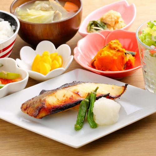 Grilled silver cod, 3 kinds of small dishes, and vegetable miso soup