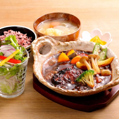 Demi-stewed hamburger steak tray with edible vegetables and miso soup