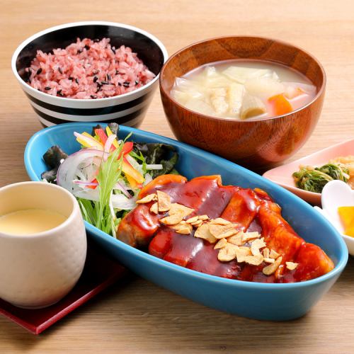 Tonteki tray with edible vegetable miso soup