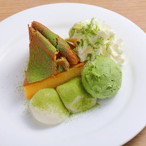 Half-boiled raw castella cake with matcha and shiratama