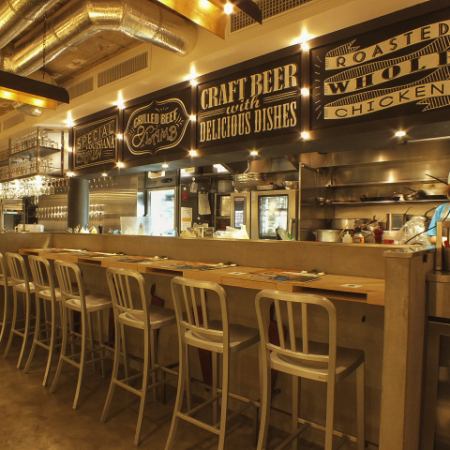 ライブキッチンを眺めることができるカウンター席はデートにおすすめです。