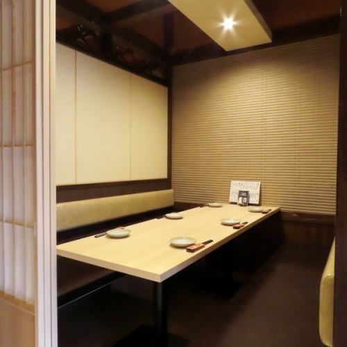 <p>【宮崎橘通すぐ!!】少人数様から個室席にご案内可能ですので、デートや女子会にも安心してご利用頂けます。周りの目が気にならないプライベート空間で、素敵なひと時をお過ごしください。ゆったりくつろげる人数に合わせた堀ごたつ個室でごゆっくりと…。</p>