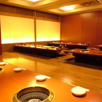 [Second floor seating] We have a large room that can accommodate from 20 people to a maximum of 100 people.