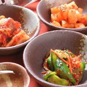 One item of side menu that was particular about handmade "Kimchi"