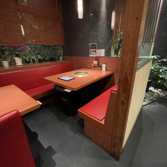 [102] Individuals are also welcome.Relax and enjoy our proud yakiniku at our spacious table.The smokeless roaster does not leave any odor on your clothes.
