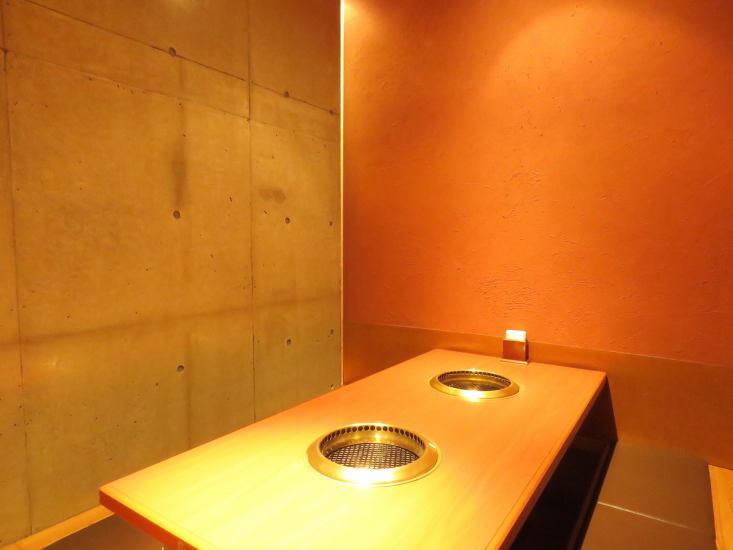 The interior is so clean and calm that it's hard to believe it's a yakiniku restaurant.