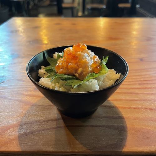 Palm bowl (homemade salmon harasu with salty rice or Korean style! Boiled pork kimchi rice)