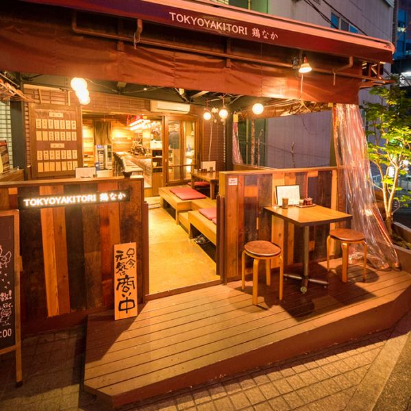 当店は全席タバコOKです◎渋谷で一服しながら、本格焼鳥、美味しいお酒を楽しむなら「鶏なか」できまりです★涼しい夜空で飲むビールと焼き鳥は最高です！鶏なかは23時まで営業中です♪感染症対策バッチリでお客様をご案内しているので、安心してお食事をお楽しみください
